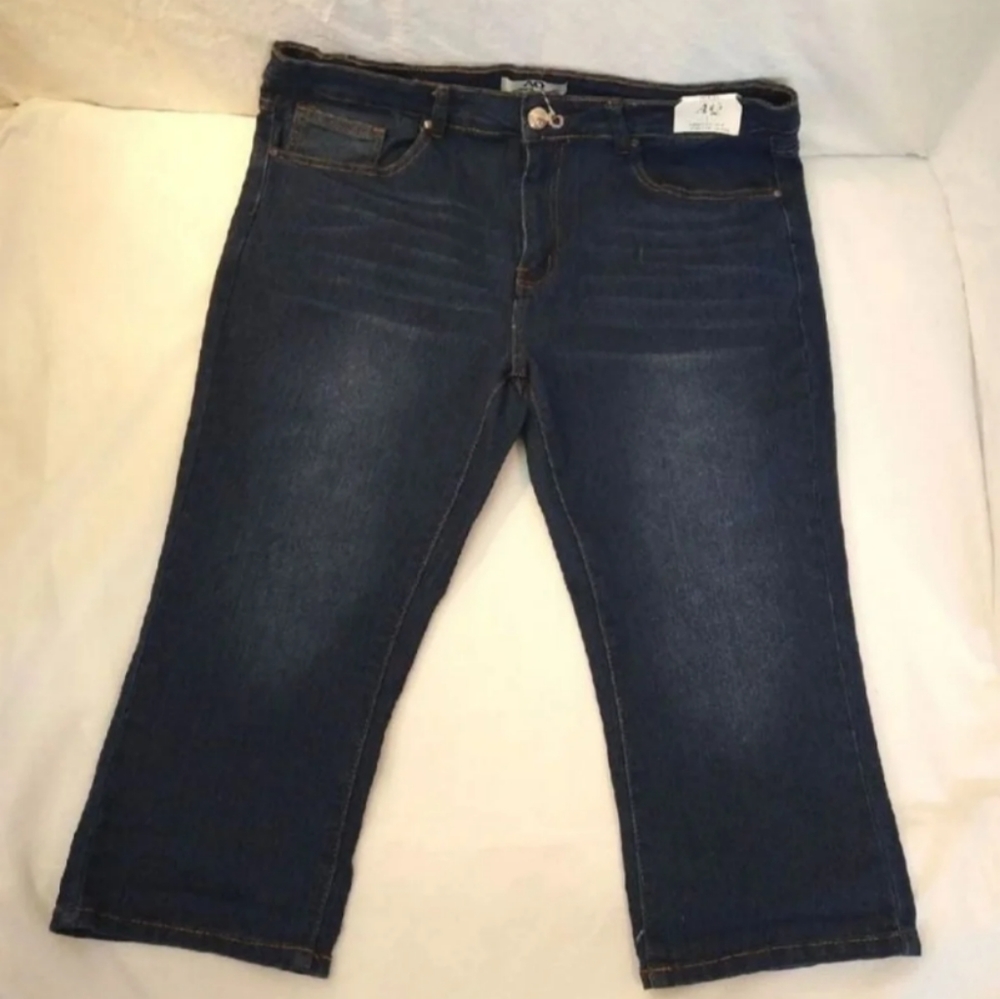 New AQ Capri Jeans Size 20